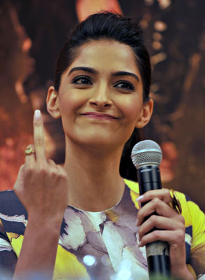 BOLD! Now, Sonam shows middle finger at press con